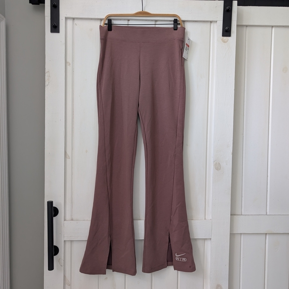 Nike Air Women’s High Waisted Flared Leggings In Smokey Mauve NWT - Picture 3 of 11